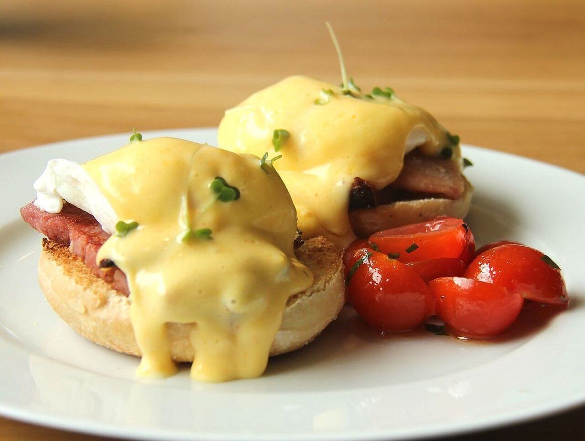 Eggs Benedict (stock photo)